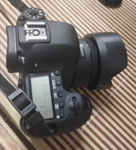 佳能6D，带盒子，两电池，配小痰盂，有充电...