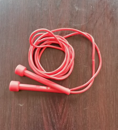 成人小孩都能跳的跳绳，一条五元，要的自题 ...