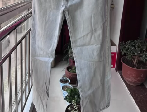 浅色牛仔裤 感兴趣的话点“我想要”和我私聊...
