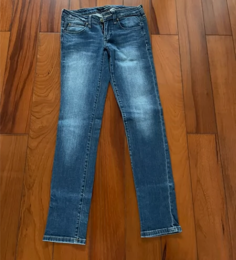 CK牛仔裤 几乎全新不过时的款??几乎全新...