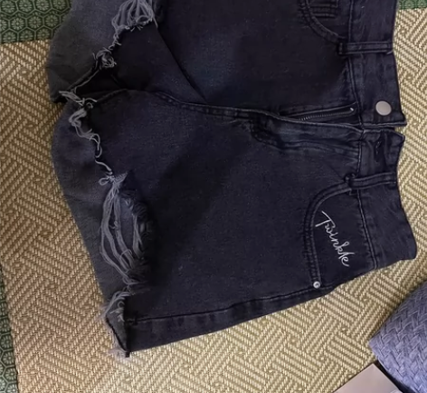 S码,胖了穿不上了,便宜出。牛仔短裤,黑灰...