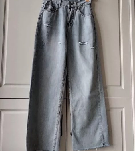 浅蓝色直筒阔腿牛仔裤 面料柔软 属于薄款 ...