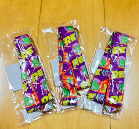 全新正品上海迪士尼抱抱龙徽章挂绳，15元一...