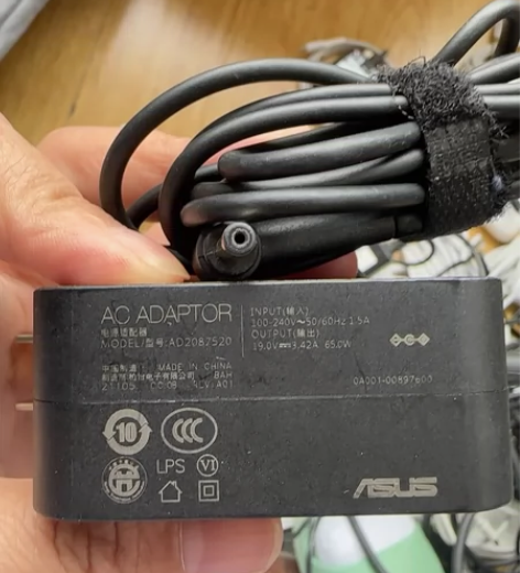 ?电脑型号	华硕 VivoBook_ASU...