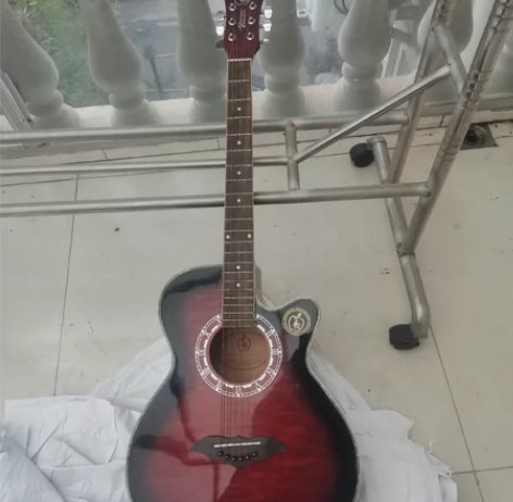 一把吉他，自取，100，余杭闲林 感兴趣的...