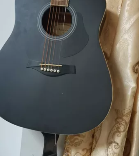 卢森吉他，因为购买了新琴，所以旧琴不用了，...