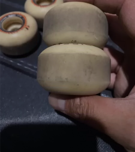 小火人轮子F4 53mm 没有掉肉,正常消...