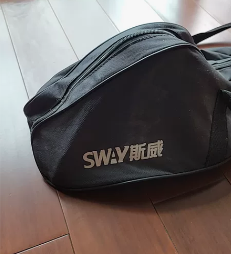 滑板一个，87cm长（长度可调节）。买了一...