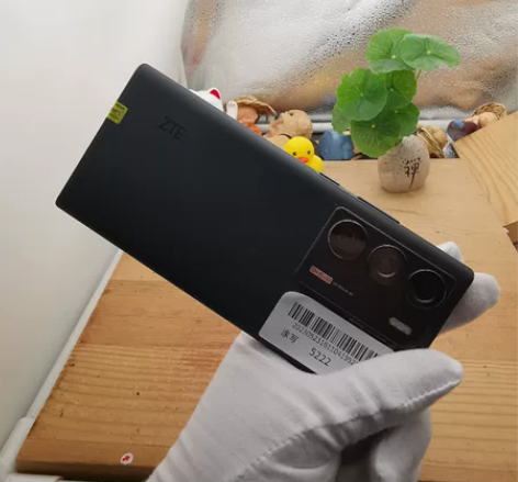 601中兴Axon40Ultra 12+5...