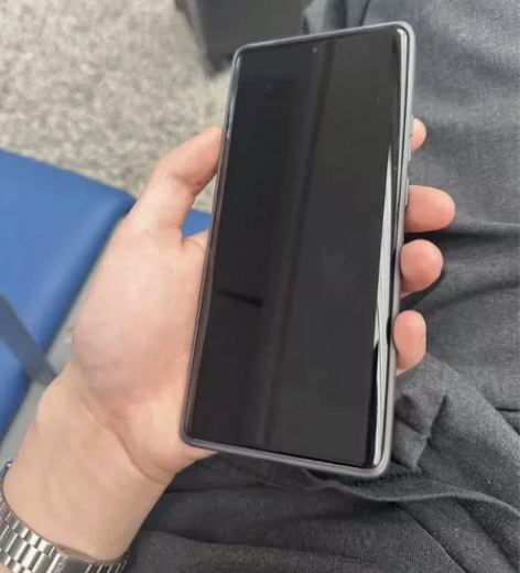 出一台motox40碧玺蓝，今年过完年买的...