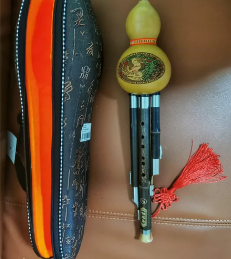 在京东购买的相思鸟品牌葫芦丝乐器,三音降b...