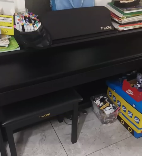 几乎全新电钢琴。小朋友学了一下又没有兴趣了...