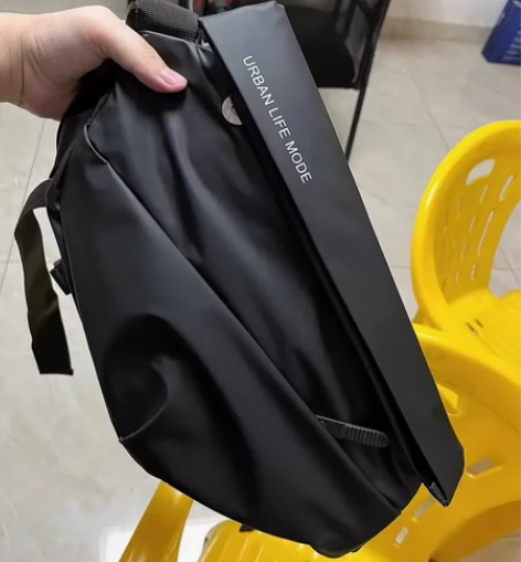 机车男士大容量斜挎包单肩包爆款男士包挎包男...