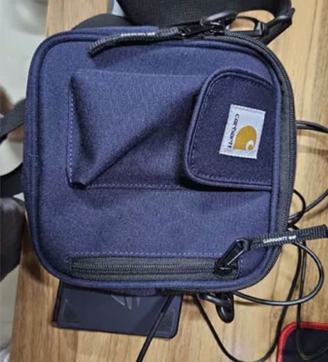 卡哈特小方包 只用了一次太小了故出闲置??...