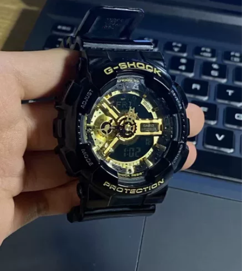 卡西欧黑金手表 帮朋友出 全新的，功能完好...