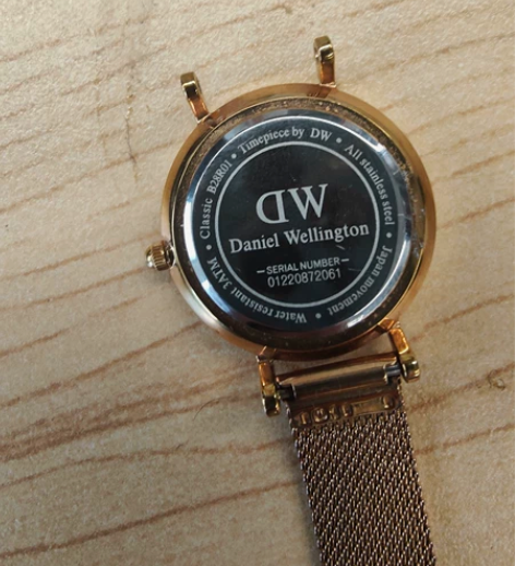 丹妮惠灵顿DW手表，以前朋友送的，现表带坏...
