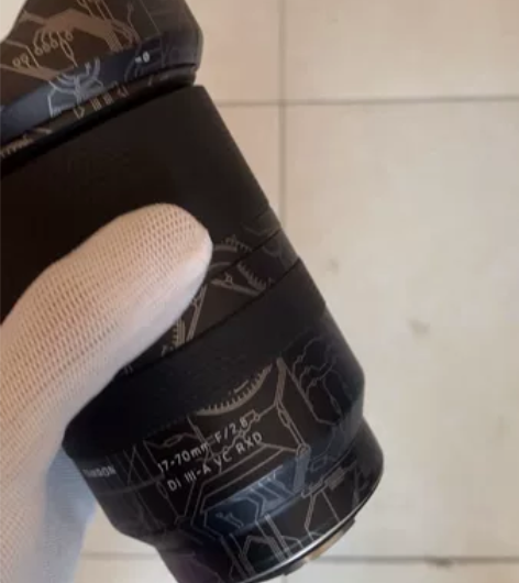 腾龙17-70不用多说，卖回来就贴了美本堂...