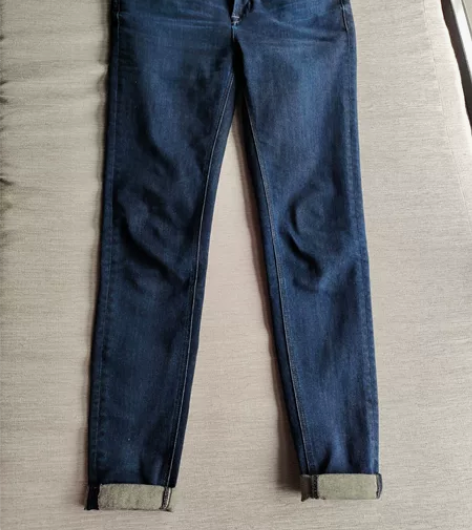 Lee牛仔裤，裤型超级棒 感兴趣的话点“我...