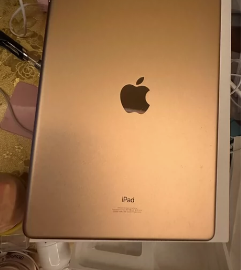 Ipad7无磕碰划痕，2020年出厂日期，...