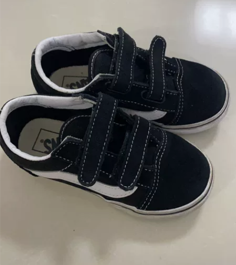 VANS童鞋帆布鞋黑白经典款 购于专柜，鞋...