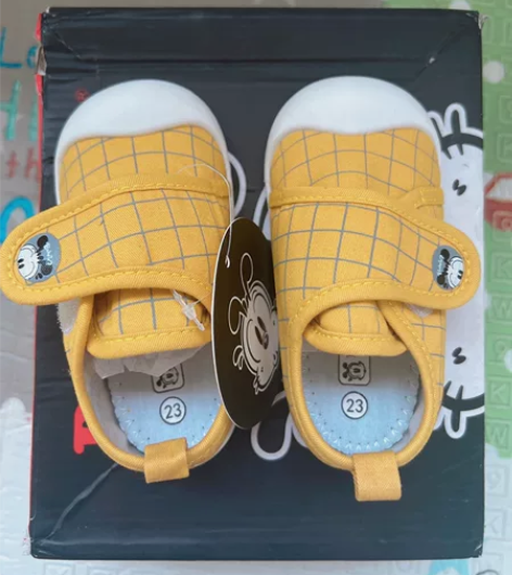 全新巴布豆童鞋 全新巴布豆童鞋，购于爱婴室...