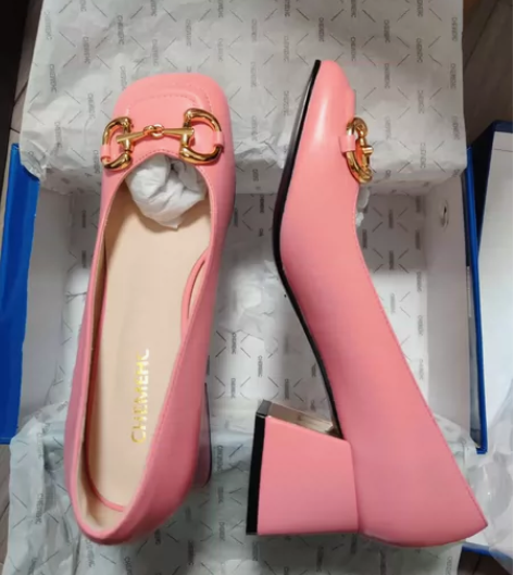 马衔扣高跟鞋38码全新,粉色羊皮,鞋底带保...