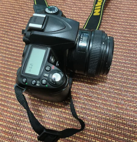 出自用尼康d90带三个头，机身成色如图一般...