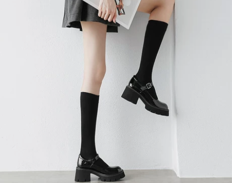 单鞋女2023秋冬新款复古英伦浅口一字扣玛...