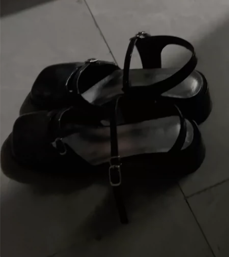 带跟黑色玛丽珍凉鞋36码 感兴趣的话点“我...