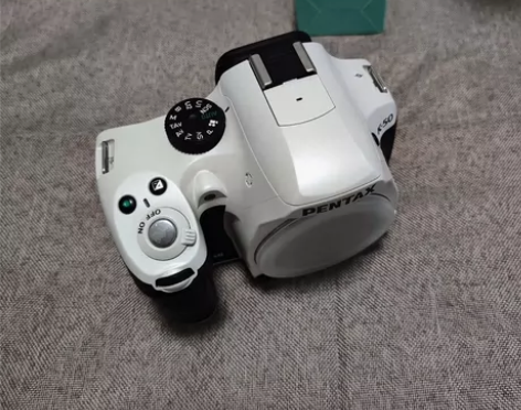 宾得k50 成色如图还行吧 底部有瑕疵如图...