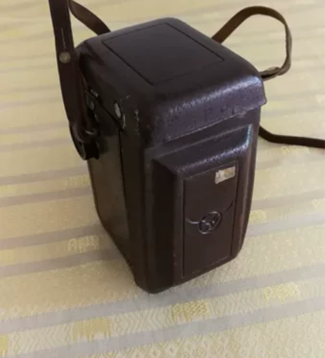 海鸥老相机，算是古董了，没有胶卷，功能应该...