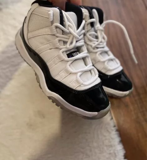 乔丹 很新 没穿两次 感兴趣的话点“我想要...