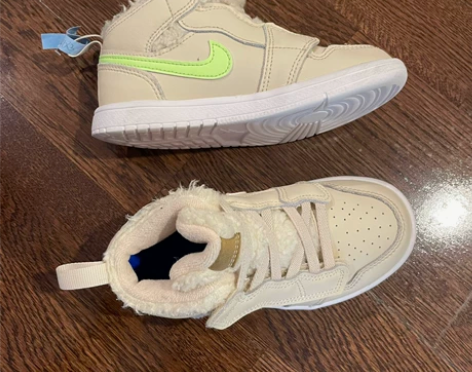 乔丹 鸳鸯色童鞋   9新 穿三洗一  内...