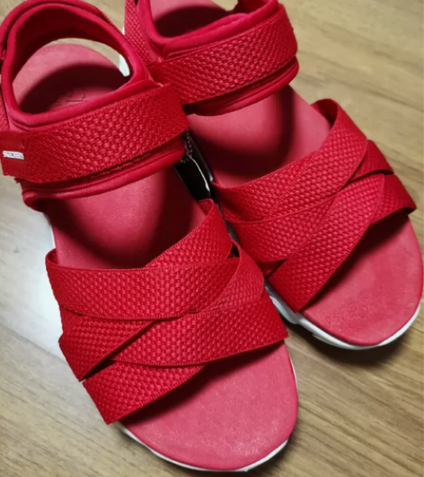正品!!斯凯!全新!38码,女凉鞋。红色,...