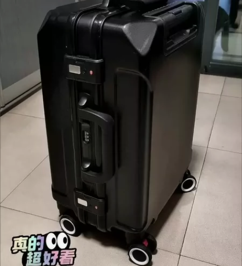 【商场下架】全新袋鼠行李箱旅行箱密码箱拉杆...