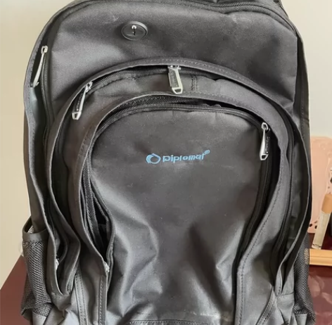 可装笔记本的拉杆箱，出差可用，便携，看好拍...