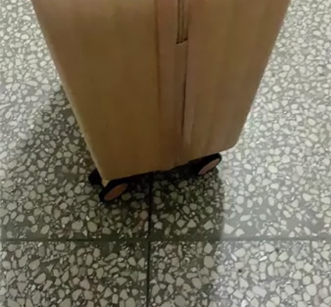 20寸的粉色行李箱 感兴趣的话点“我想要”...