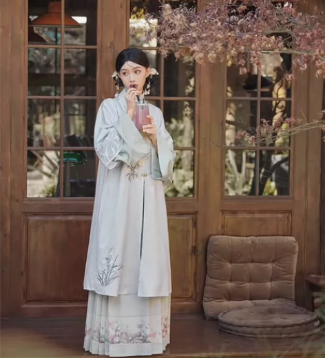 七月夕原创汉服 枝上霜岚 明制绣花合领衫立...