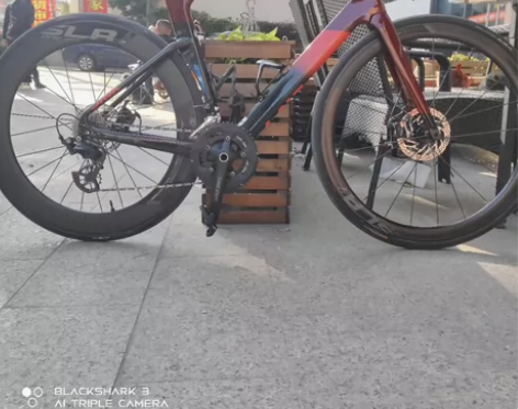 java-air顶级版本的车 轮组用的是捷...