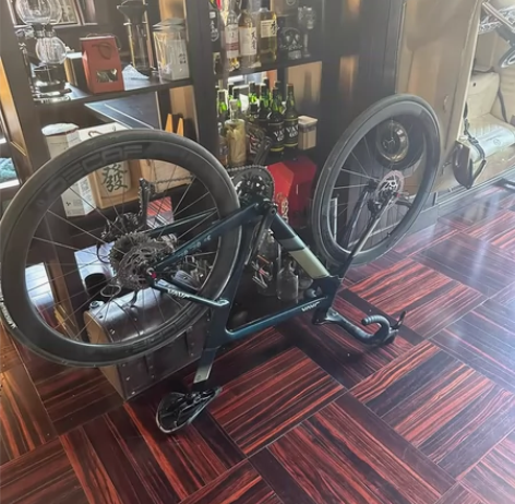 全碳纤维公路车内走线java 火51码。骑...