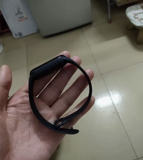 小米手环5，淘宝小米官方旗舰店买的，买回来...