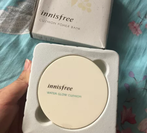 悦诗风吟粉盒充电宝 买超多东西的赠品，44...