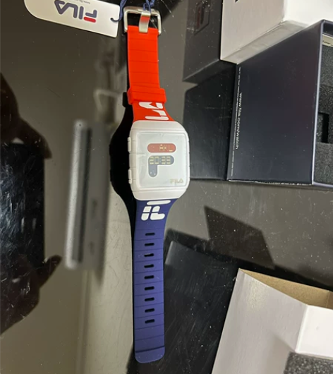 斐乐手表  全新未使用  正品 感兴趣的话...