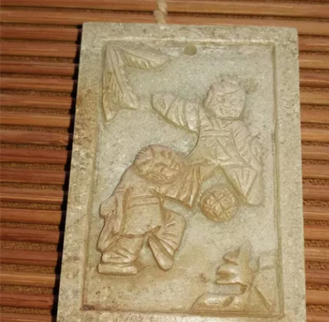 和田玉牌子,宋代足球小将,浮雕工艺,潇洒豪...