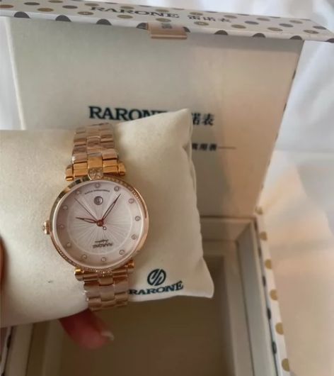 雷诺手表 2023年2月 才入 实体店购买...