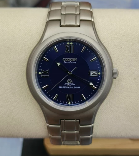 西铁城钛合金高端光动能万年历男表 该表蓝色...