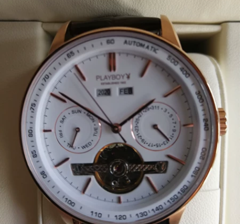 朋友送的，花花公子男款运动镂空手表。绝对正...