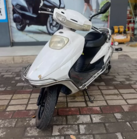 五羊大公主电动车 座位宽站脚空间大 配五个...