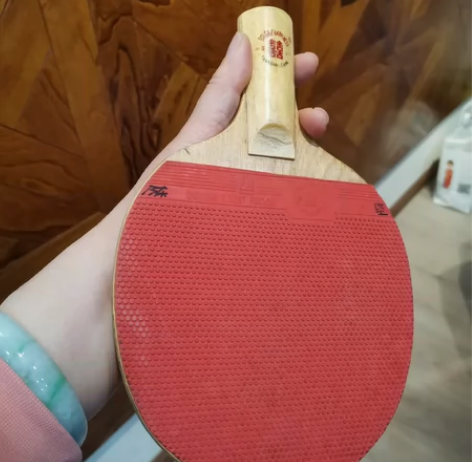 红双喜兵乓球拍，无裂纹，干干净净，品相如图...