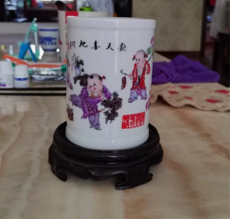 江西景德镇生产的《欢天喜地》婴戏图人物笔筒...